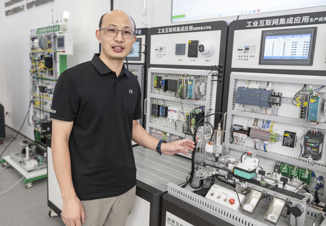 廖雪明-lxm25082801 (1)-FZ100214341737.jpg 廖雪明-lxm25082801 (1)-FZ100214341737.jpg